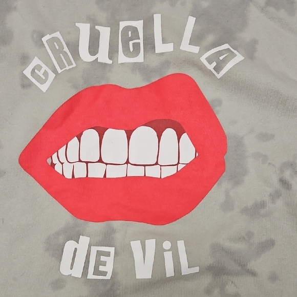 Disney Cruella de Vil Cropped Sweatshirt Gray Tie Dye Graphic Pullover Size M - Picture 2 of 5